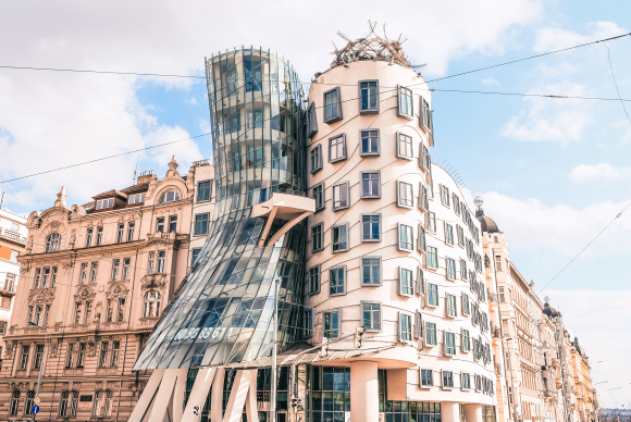 alice-gtSZ3YWwzJY-unsplash