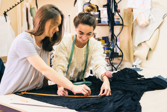 1-pexels-evelina-zhu-5786978